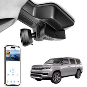 Car rearview mirror built-in dash cam with smartphone app control, 4K Ultra HD recording, GPS tracking andJeep Grand Cherokee models in the background.